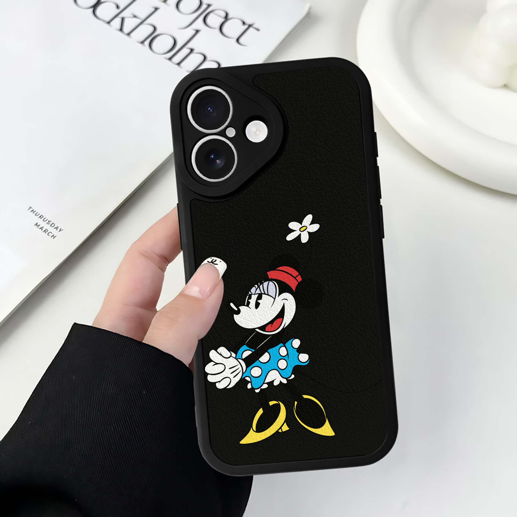 （画像用） ミッキーマウス Mickey Mouse 【iPhone 16シリーズ対応】シリコンスマホケース（レザー調） 材質：シリコン
